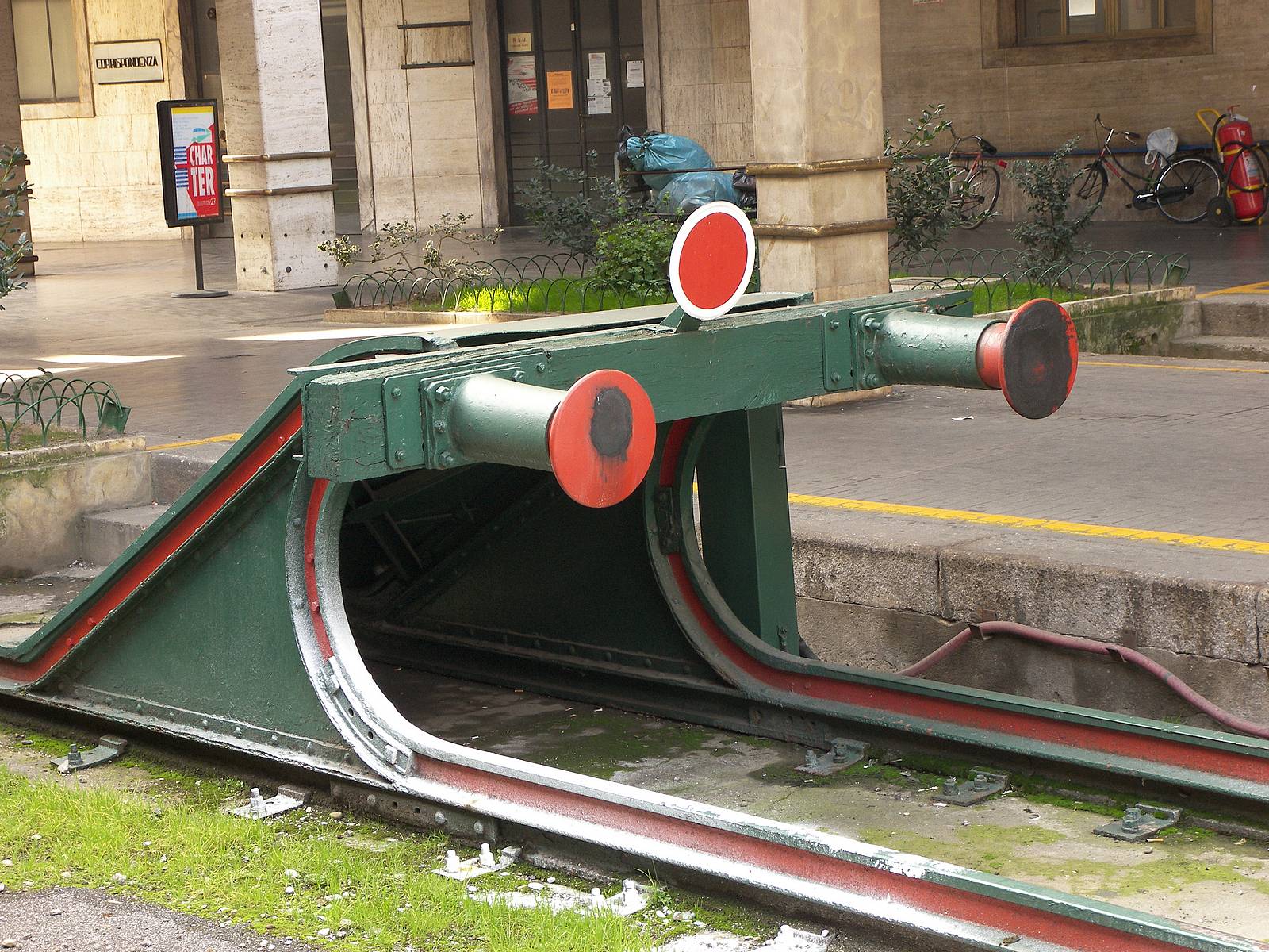 train-stop-buffer-bumper.jpg