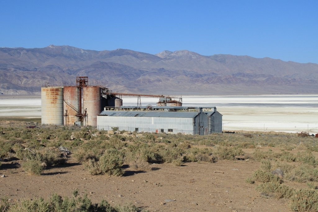 Owens-Lake-plate-glass-factory-Apr-2012-7.jpg