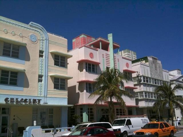 4932221-Art_Deco_architecture_colours_of_South_Beach_Miami_Beach.jpg