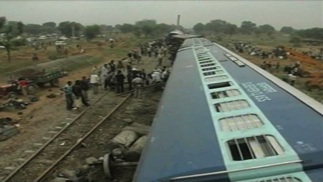 vo.india.train.derail.mxf.cnnibn.640x360.jpg