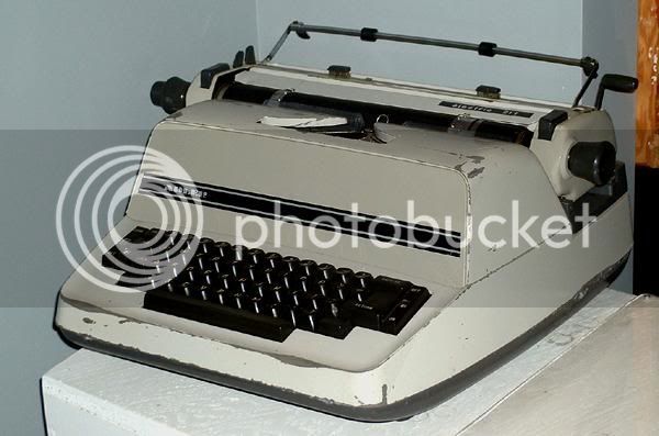 alert_adler_typewriter3.jpg