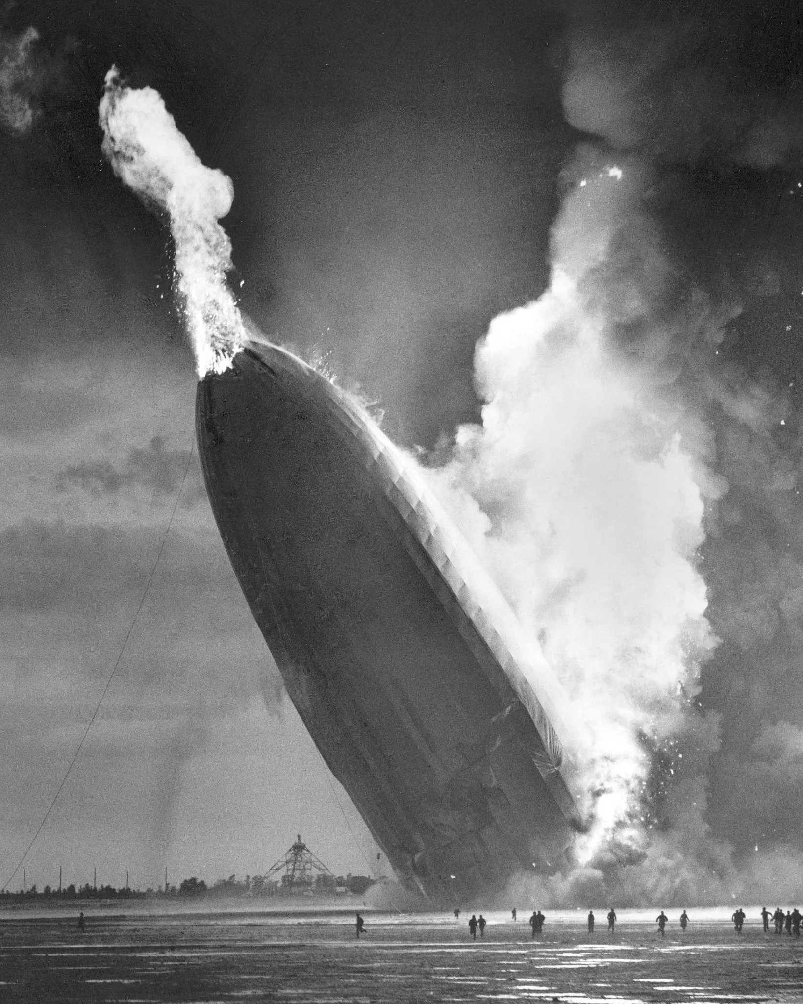 Hindenburg_disaster,_1937.jpg