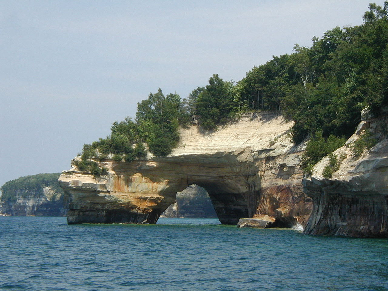 1280px-Pictured_Rocks_National_Lakeshore_arch.JPG