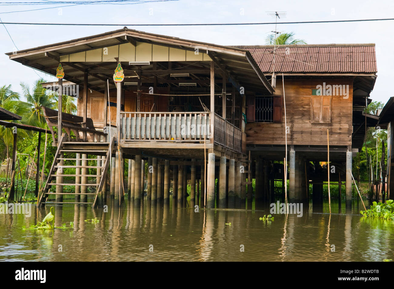 traditional-wooden-thai-house-river-canal-home-B2WDTB.jpg